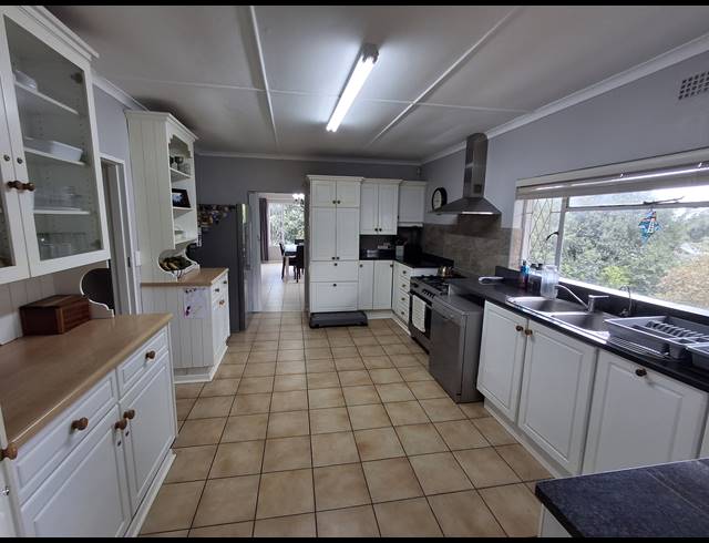 3 BEDROOM FREEHOLD SOLD IN HOWICK NORTH